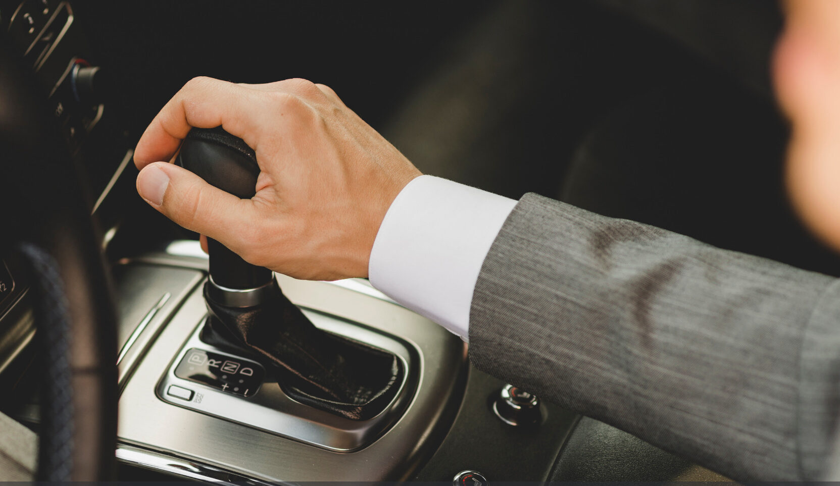 What are the benefits of getting stick shift lessons from a reputed driving school in Glendale